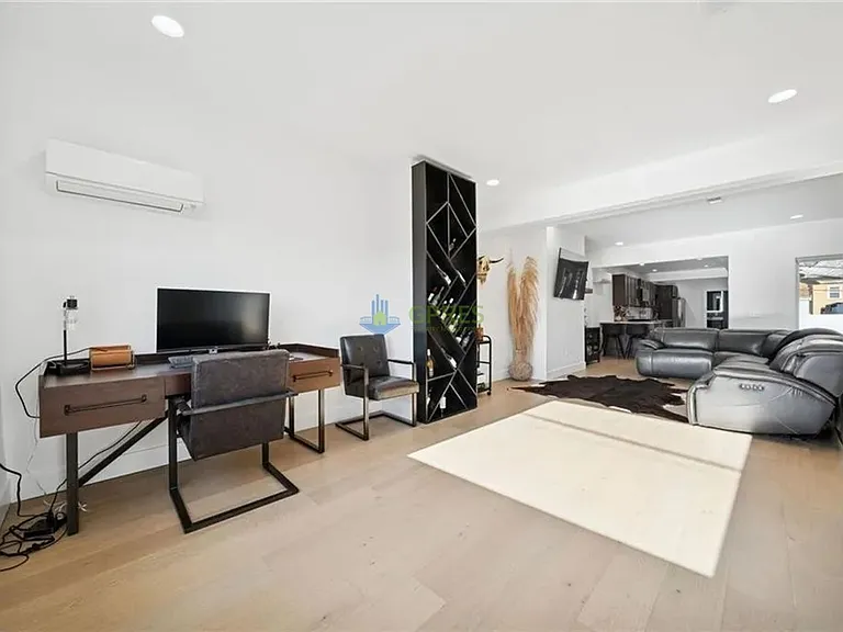 1308 Goettman St — Photo 9