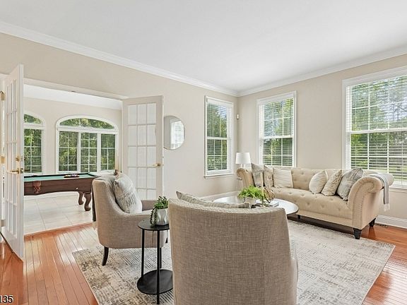 4th image of 384 Bennetts Ln