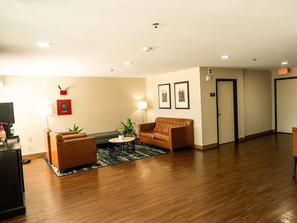 Lobby and Guest Check-in