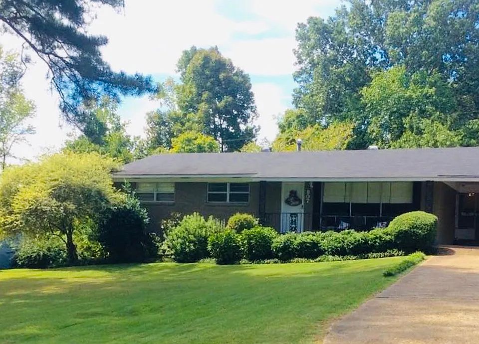 1st image of 807 Pine Cir