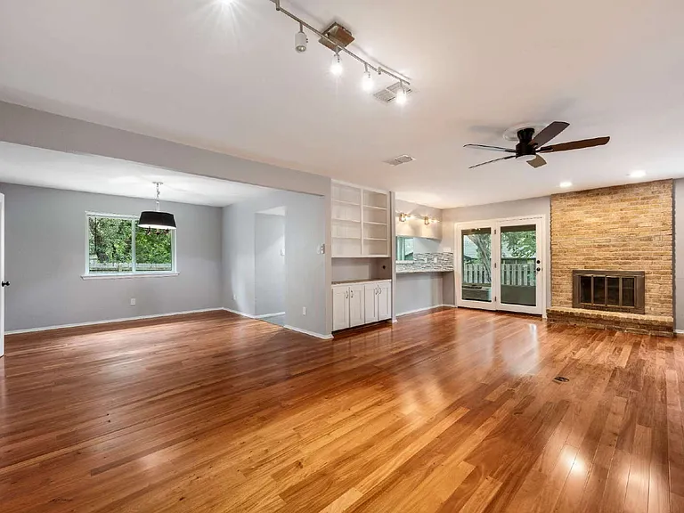 10502 Spicewood Pkwy — Photo 9