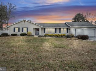 705 Sutton Dr, Carlisle, PA 17013