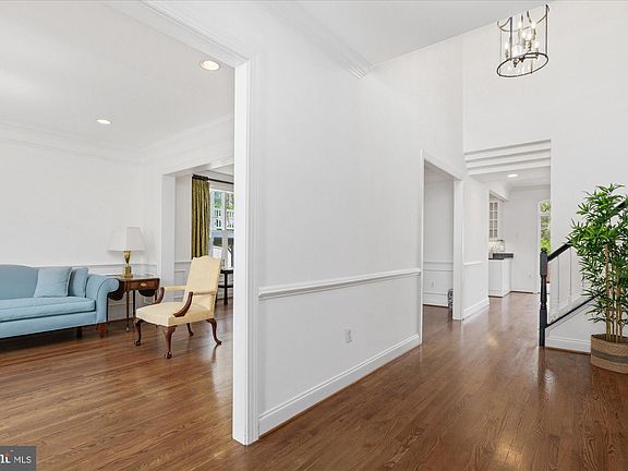 3rd image of 3817 Lawrence Ave
