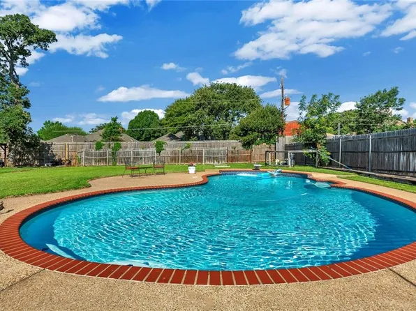 7509 Peachtree Trl, North Richland Hills, TX 76182