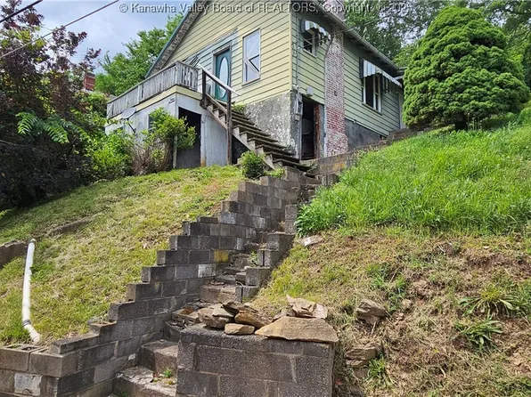 1214 Upper Vine St, Charleston, WV 25302