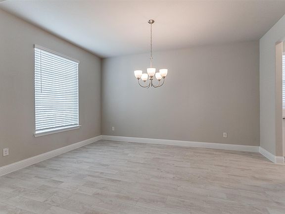 2nd image of 930 Sabine Dr
