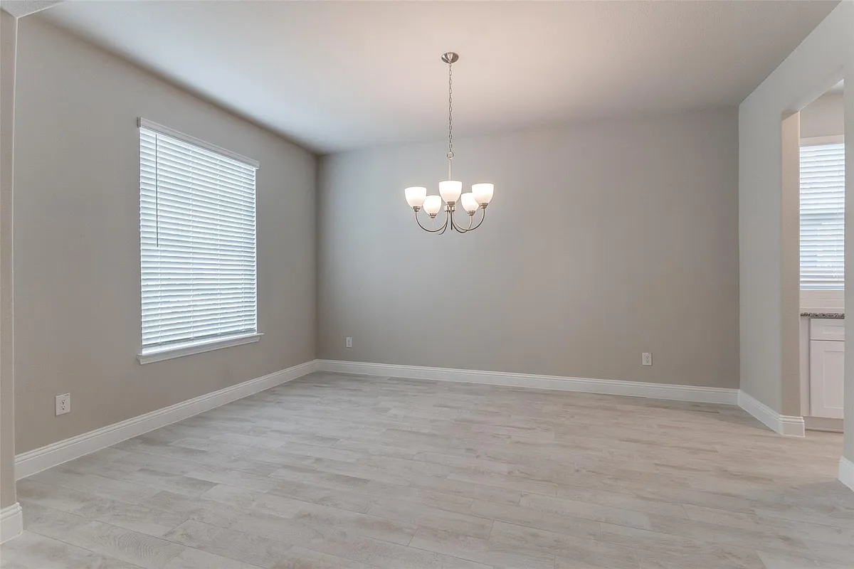 Building Photo - 930 Sabine Dr