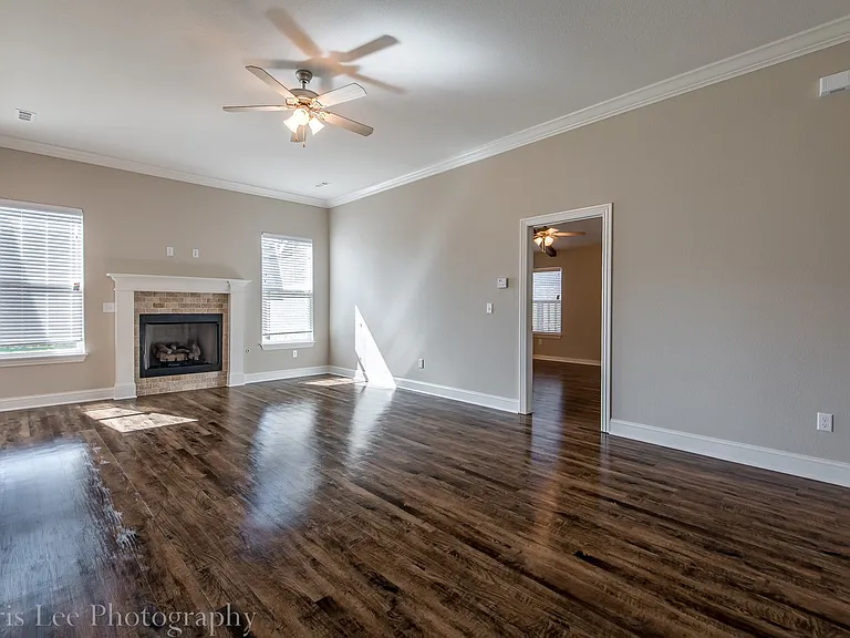 1635 S Borden St — Photo 4