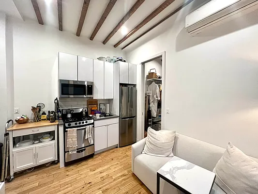 Rented by Nolita Group | media 12