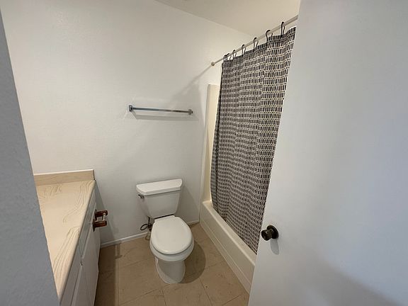 4th image of 5310 Circle Dr APT 205