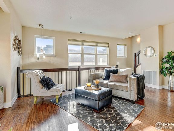 2nd image of 220 Willow St #18