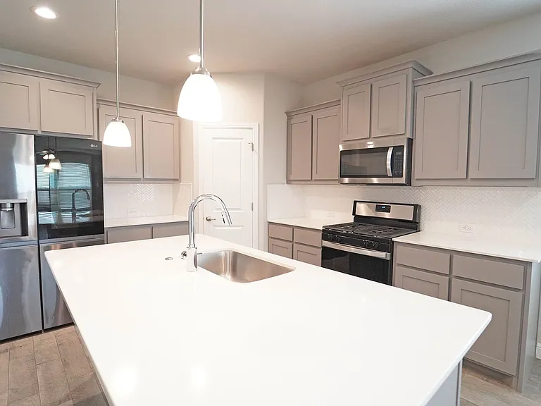 2401 Goodnight Ranch Dr — Photo 3