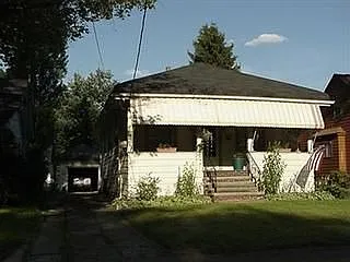 1073 Kenmore Ave SE photo 1