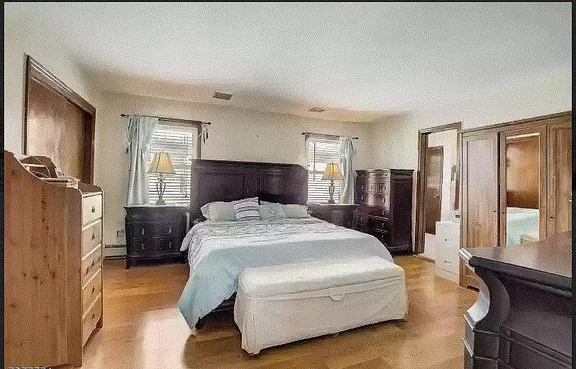 4 bed, 2500 sqft, $3,000 — Photo 4