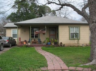 230 Cummings St, Uvalde, TX 78801