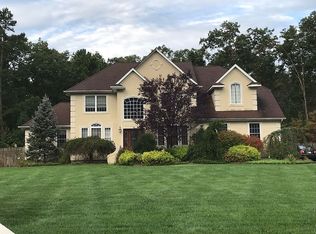 10 Greentree Ct, Howell, NJ 07731