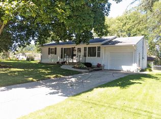 1864 W Laurel St, Freeport, IL 61032