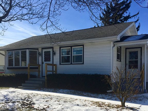 2nd image of 1026 Belle Plaine Ave
