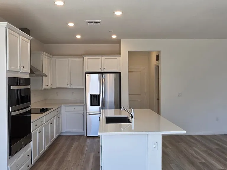 1572 Halo Pl — Photo 5