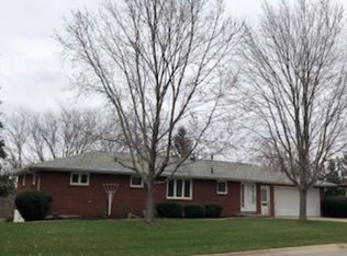 2424 Maplewood Dr, Dubuque, IA 52002