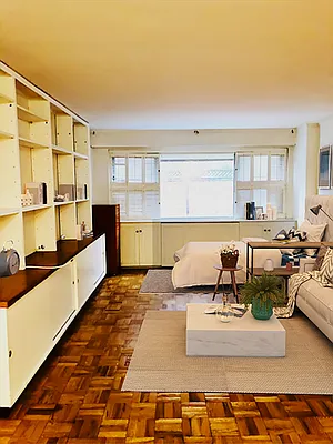 Sold by R New York | media 10