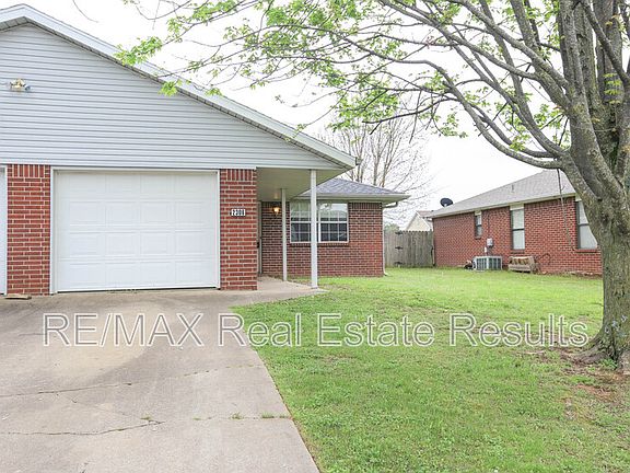4th image of 2306 W Roselawn St