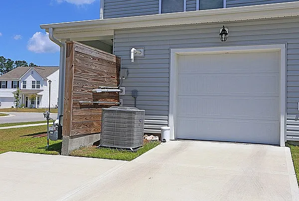 3 bed, 2.5 bath, 1860 sqft, $2,500 — Photo 2