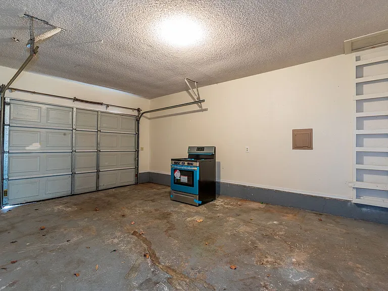 4902 S Gum Ave — Photo 54