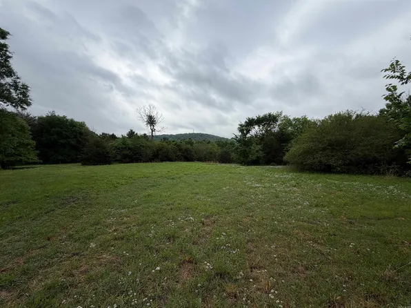 1457 N 2nd St, Ozark, AR 72949