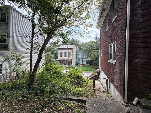 3rd image of 660 Steiner Ave