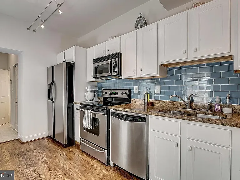 1636 S Hanover St — Photo 26