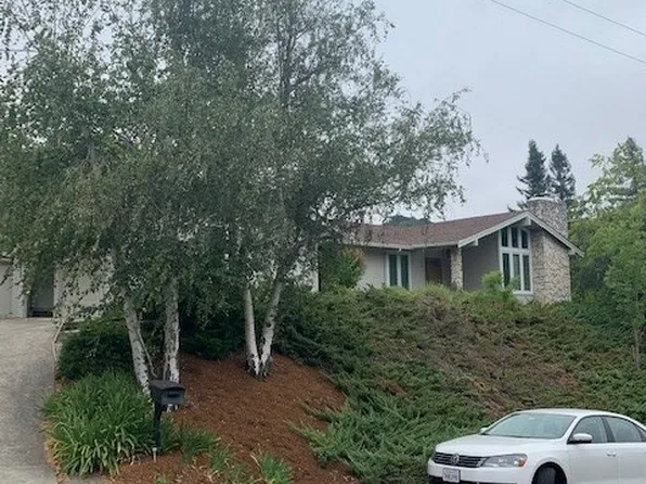 10 Newberry Pl, Moraga, CA 94556