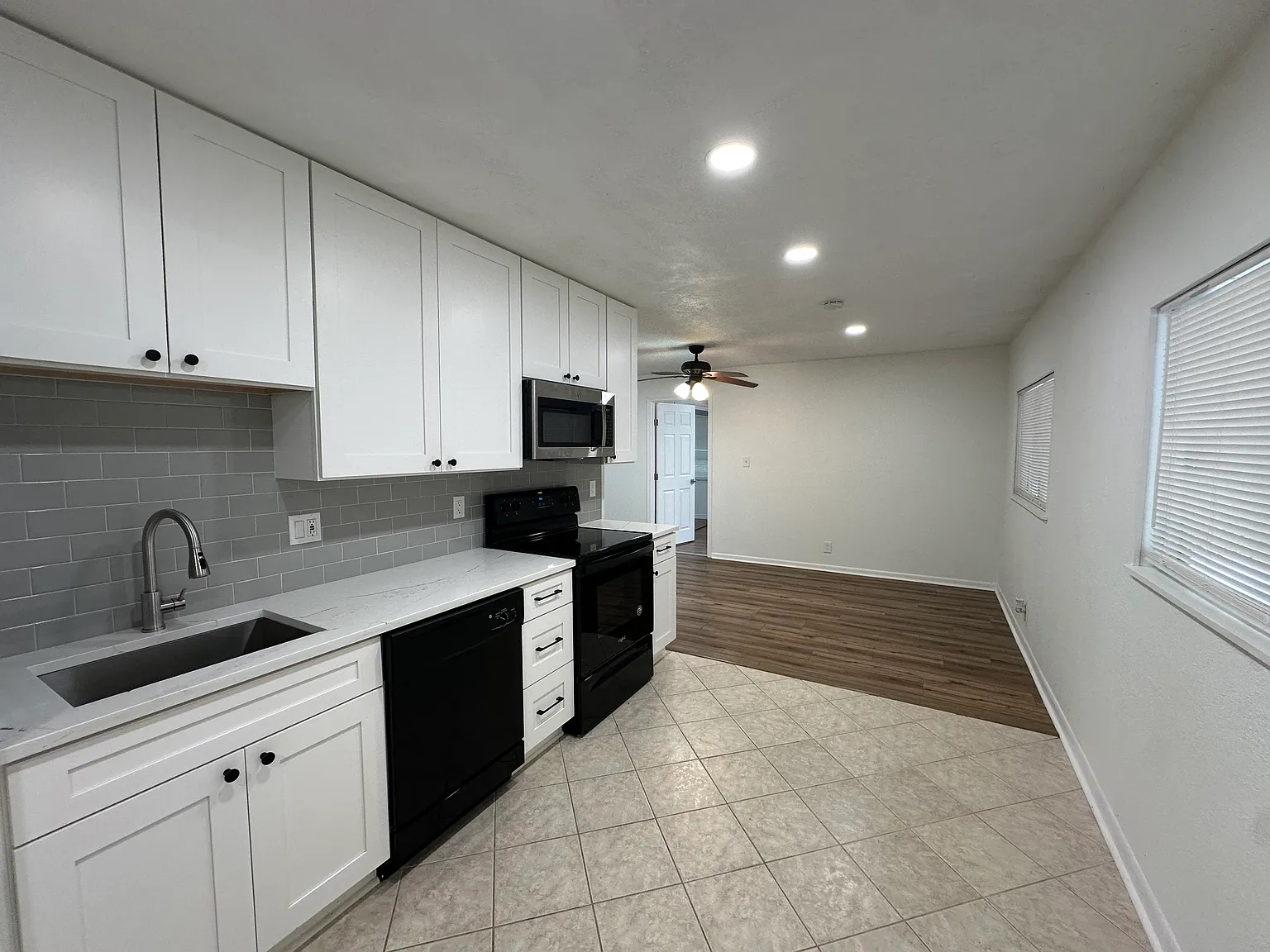3 bed, 1055 sqft, $1,650 — Photo 4
