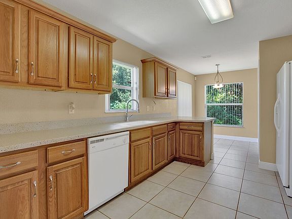 3rd image of 127 Johnson Way NE