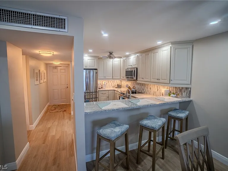 26000 Hickory Blvd #303 — Photo 7
