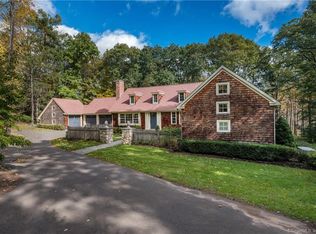 526 Deercliff Rd, Avon, CT 06001