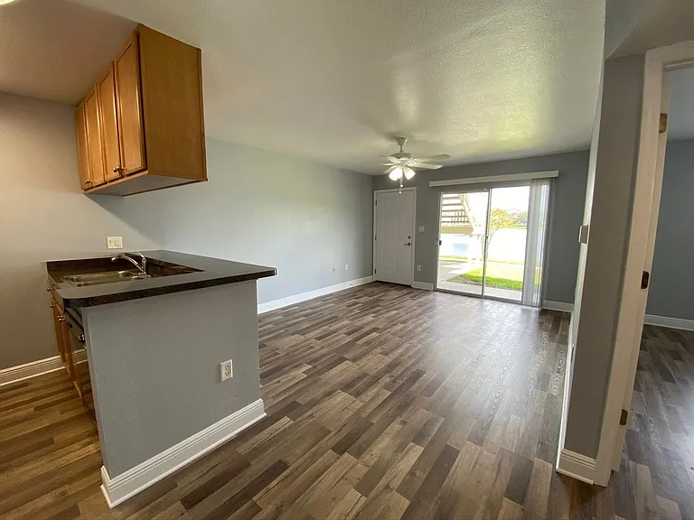 302 Lake Parsons Grn #107 — Photo 9