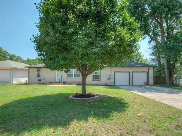 3910 Lawn Dr, Del City, OK 73115