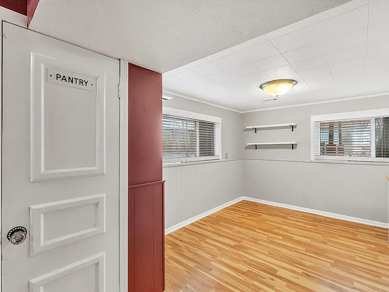 978 Panorama Dr — Photo 6