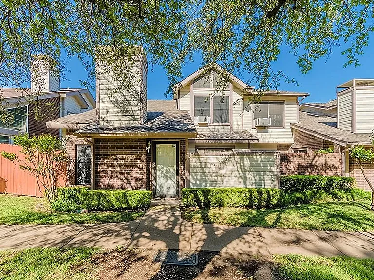 2407 Overland Ln — Photo 1