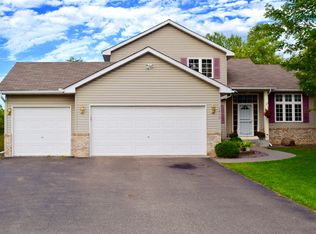1410 Mary St N, Maplewood, MN 55119