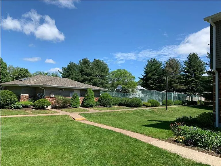 8 Saint Marc Cir #P — Photo 9
