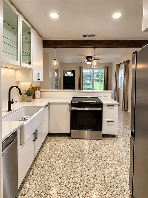 3 bed, 2.0 bath, 1032 sqft, $3,000 — Photo 4