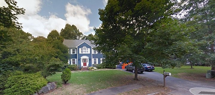 Sits on a quiet cul-de-sac