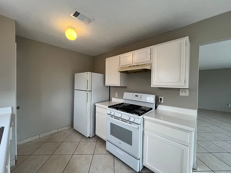 8811 Baskove Dr — Photo 11