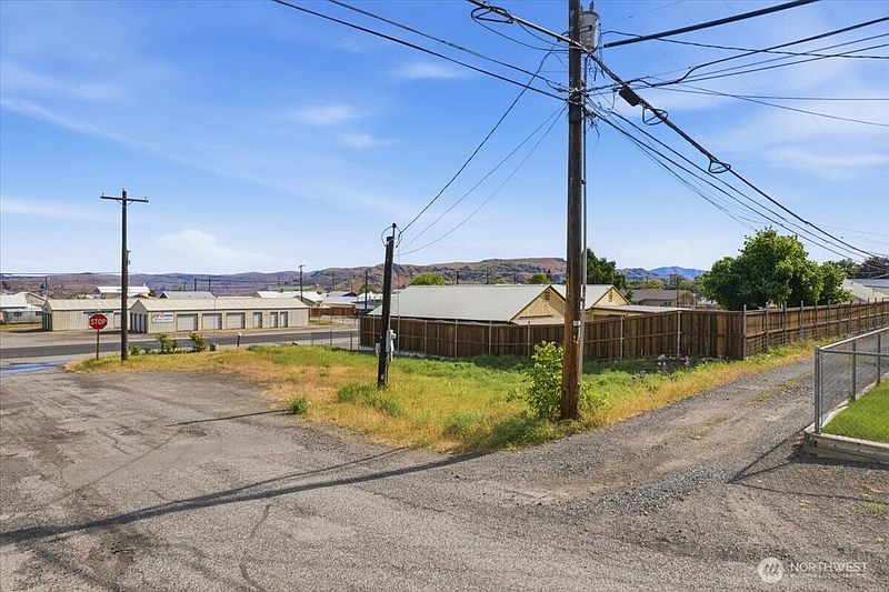 2nd image of 300 E Grand Coulee Avenue