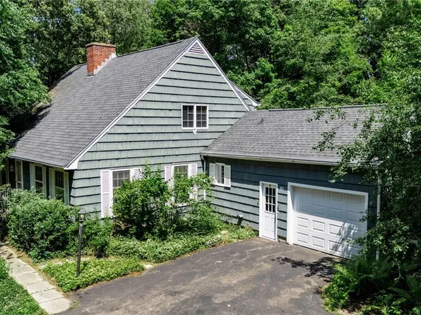 51 S Ostrander Rd, East Aurora, NY 14052