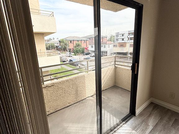 5th image of 428 Hawthorne St APT 216
