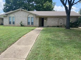 305 Westport Cir, Euless, TX 76039
