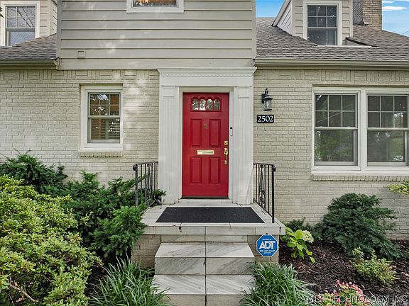 3rd image of 2502 S Columbia Pl